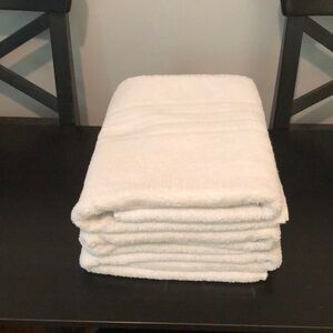 Plush White Bath Towels for Ultimate Comfort